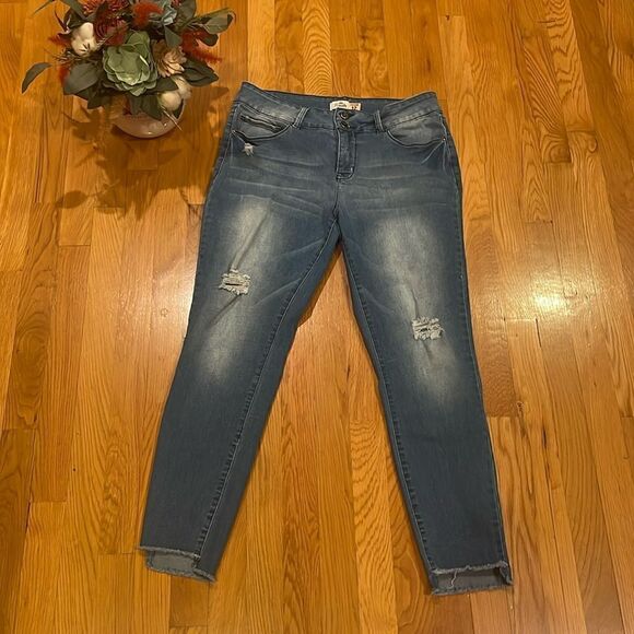 Royalty For Me Mid-Rise Light Wash Distressed Jeans - 12 - Picture 2 of 6